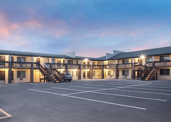 Red Feather Lodge/hotel Motel